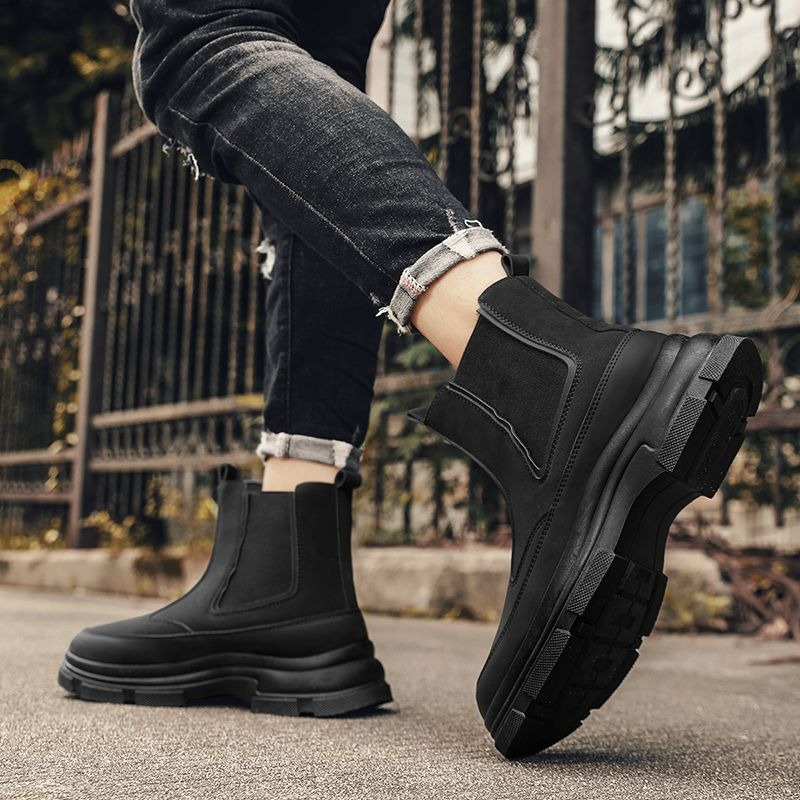 Men Shoes Online - รองเท้าบูทเชลซีผู้ชาย สไตล์อังกฤษ หุ้มข้อกลาง บุด้วยผ้าฟลีซ ให้ความอบอุ่นในฤดูหนาว รองเท้าหนังสีดำ