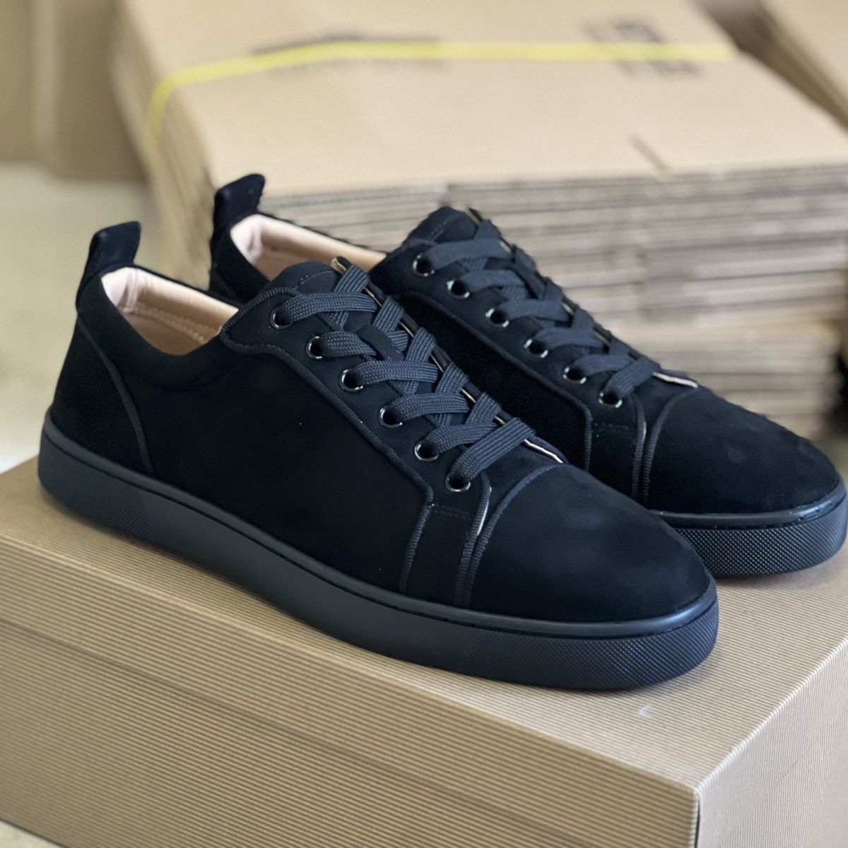 รองเท้าผู้ชายสีแดงคุณภาพสูง แฟ - Men Shoes Dior บทวิจารณ์และราคา